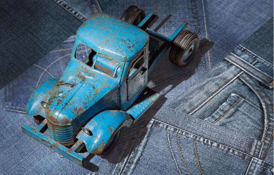 Синие джинсы закрыты. снято в студии на 5d mark iii. | Премиум Фото